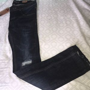 Men’s distressed jeans
